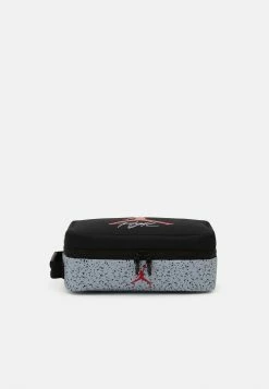 De gros 💯 Assurance De l’Authenticité Jordan THE 👟 SHOE BOX - Sac de sport sacs basket-ball homme 🧨 15 De gros 💯 Assurance De l’Authenticité Jordan THE 👟 SHOE BOX - Sac de sport sacs basket-ball homme 🧨 -Pas Cher Jordan Magasin 03a5baf1e17f481cbd06ea6bf48d3278