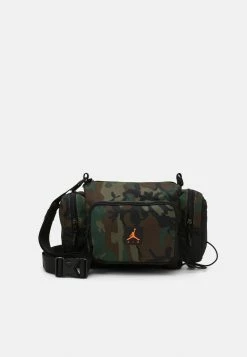 Les meilleures critiques de 👍 Jordan JAN ALL GROUNDS CONVERTIBLE CROSSBODY BAG - Sac bandoulière Prix Allégé sacs basket-ball homme ❤️ -Pas Cher Jordan Magasin 05042322b7284e3f89002224c85d297a