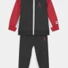 Vente flash 🥰 Jordan Prix Exclusifs JUMPMAN SET UNISEX - Survêtement vêtements basket-ball 😀 -Pas Cher Jordan Magasin 131fbcd041f644fcbd09f29d0144df0a