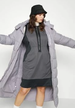 Grosses soldes ✔️ Excellente qualité Jordan NEW CLASSICS 👗 DRESS - Robe de jour robes col rond femme ⌛ -Pas Cher Jordan Magasin 2bf73efa996140a4a501c83318c8933c