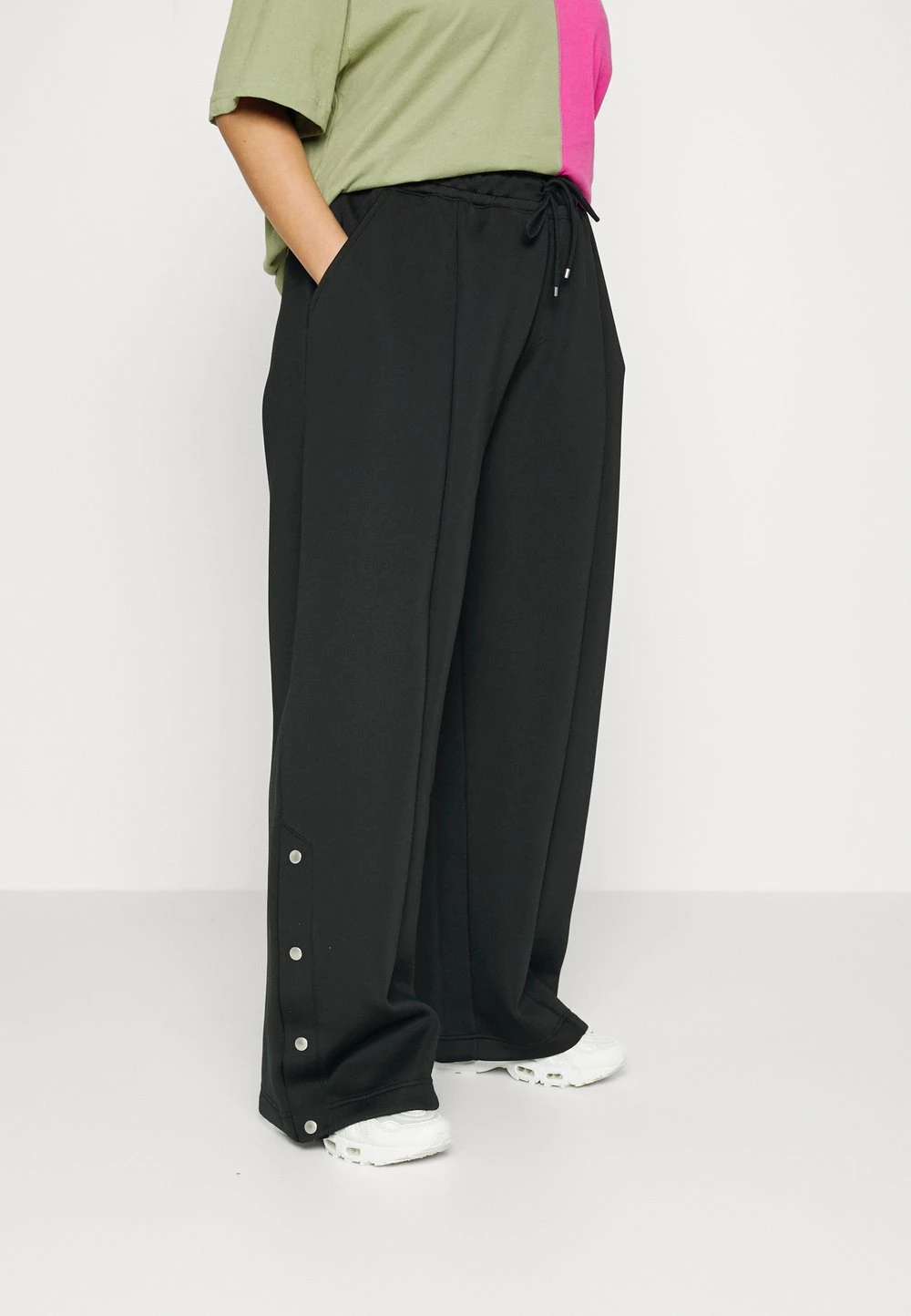 Budget ✨ Jordan NEW CLASSICS SUIT - Pantalon de survêtement Prix Légers pantalons haute femme 💯 5 Budget ✨ Jordan NEW CLASSICS SUIT - Pantalon de survêtement Prix Légers pantalons haute femme 💯 – Image 3