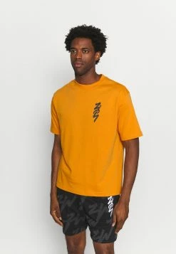 Meilleure vente 😉 Jordan ZION TEE - T-shirt imprimé Authentique 100% vêtements basket-ball homme ✨ -Pas Cher Jordan Magasin 34aaf6dfc06447e884afaddf57e0f20c