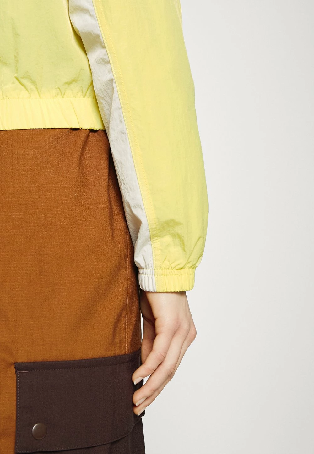 Le moins cher đ Prix Aimable Jordan ESSEN WOVEN - Veste lĂ©gĂšre vestes & blazers col à revers femme â€ïž 8 Le moins cher đ Prix Aimable Jordan ESSEN WOVEN - Veste lĂ©gĂšre vestes & blazers col à revers femme â€ïž â Image 6