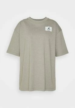 Meilleur prix 🥰 Jordan ESSEN TEE - T-shirt basique Prix Exclusifs t-shirts et tops col rond femme ✔️ -Pas Cher Jordan Magasin 3b73ea37b9a04ec9a246bc521b1ee8ff 3