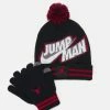 Tout neuf 🛒 Prix De Rêve Jordan JAN JUMPMAN POM BEANIE SET UNISEX - Bonnet accessoires basket-ball 😉 -Pas Cher Jordan Magasin 3bfe38fb6f5d4496abc15e7736f6f679