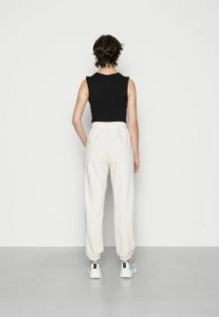 Offres 😍 Jordan Garantie De Qualité 100% ESSEN PANT - Pantalon de survêtement pantalons haute femme 🤩 14 Offres 😍 Jordan Garantie De Qualité 100% ESSEN PANT - Pantalon de survêtement pantalons haute femme 🤩 -Pas Cher Jordan Magasin 428907f7e88944648106c6f2da25b74c