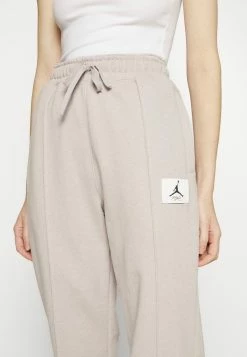 Meilleure affaire 🥰 Bonne Qualité Jordan ESSEN PANT - Pantalon de survêtement pantalons haute femme 🌟 16 Meilleure affaire 🥰 Bonne Qualité Jordan ESSEN PANT - Pantalon de survêtement pantalons haute femme 🌟 -Pas Cher Jordan Magasin 460f553c695c443d8a18d5782278af06