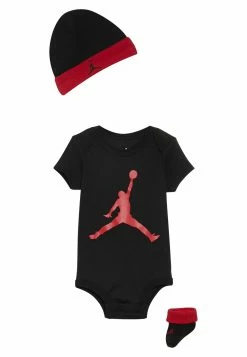 Meilleur prix ⌛ Jordan JUMPMAN SET UNISEX - T-shirt imprimé Prix Ourlé accessoires basket-ball enfant ✔️ -Pas Cher Jordan Magasin 47ab1131406a4dd7821c495e65bfd904 1