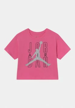 Meilleure vente 👏 Prix Dynamité JORDAN AIR SHINE - T-shirt imprimé vêtements basket-ball enfant ⌛ -Pas Cher Jordan Magasin 47b2e9ee3e0e4f53b98390ae3815db55 1