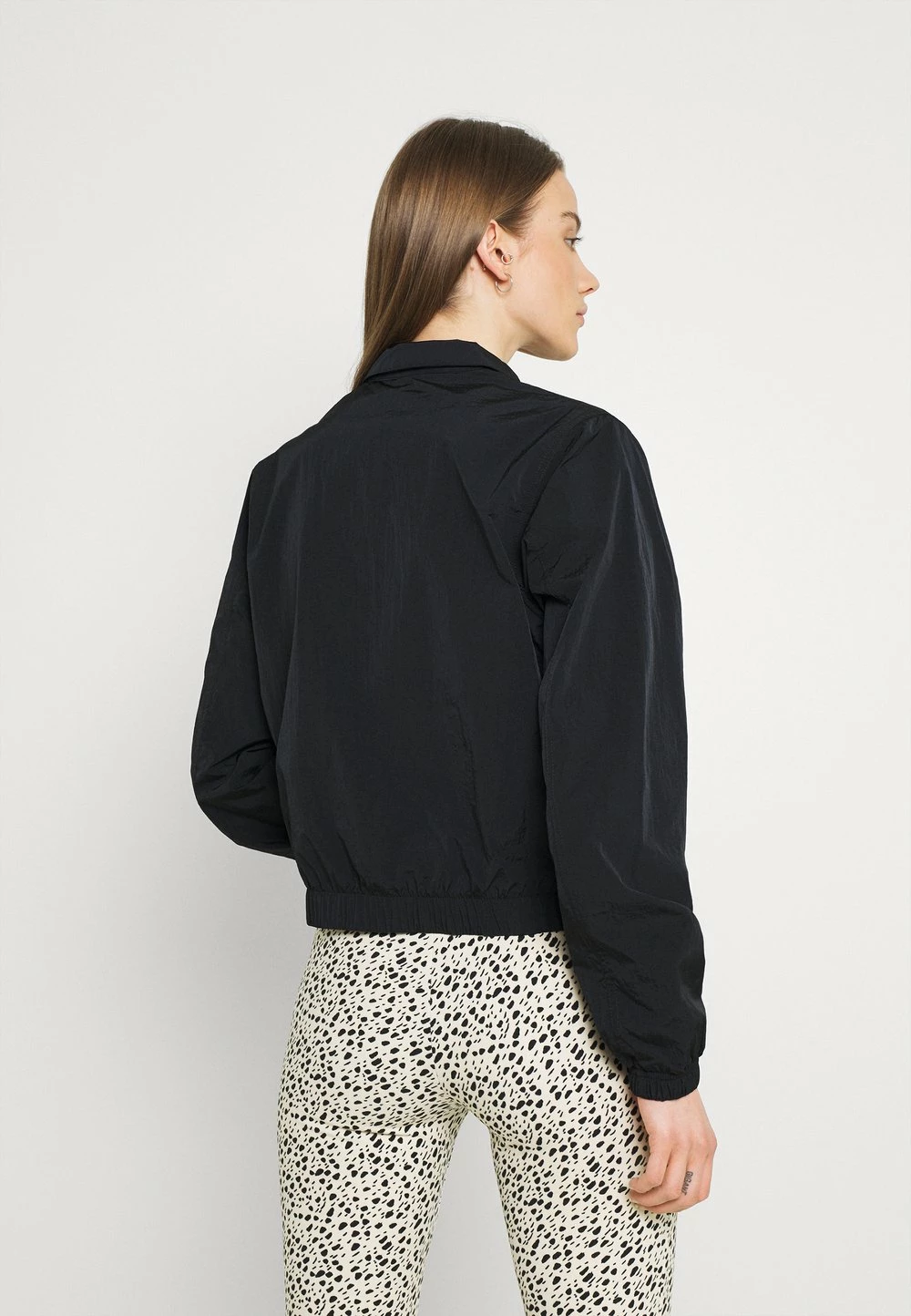 Les meilleures critiques de 🎉 Faible Prix Jordan ESSEN WOVEN - Veste légère vestes col à revers femme 🎉 5 Les meilleures critiques de 🎉 Faible Prix Jordan ESSEN WOVEN - Veste légère vestes col à revers femme 🎉 – Image 3