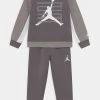 Bon marché 🧨 Jordan JUMPMAN CREW SET - Survêtement Pas Cher vêtements basket-ball unisex 🥰 -Pas Cher Jordan Magasin 525ae740553d48edb643774cf3a27e11