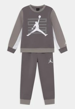 Bon marché 🧨 Jordan JUMPMAN CREW SET - Survêtement Pas Cher vêtements basket-ball unisex 🥰