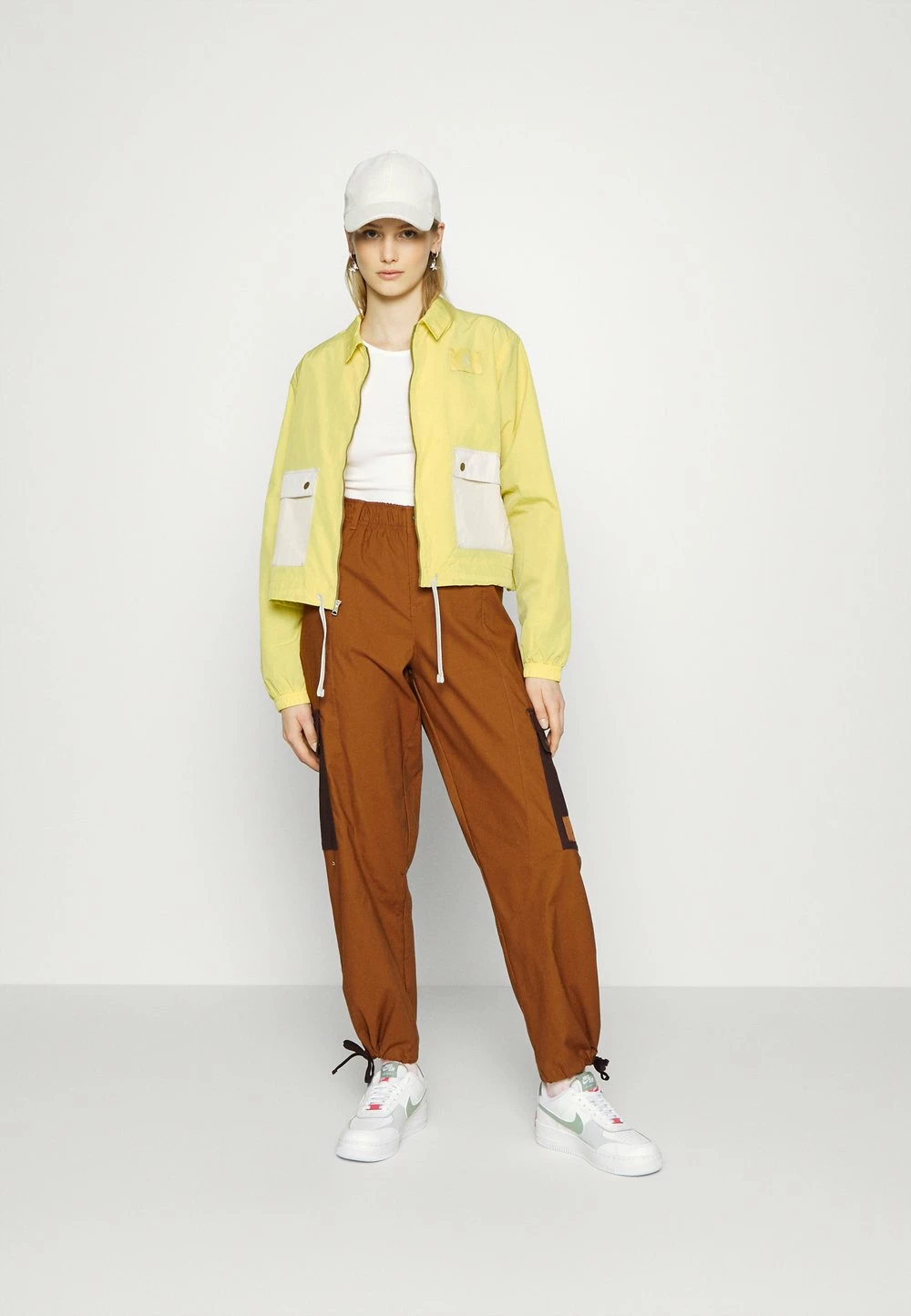 Le moins cher đ Prix Aimable Jordan ESSEN WOVEN - Veste lĂ©gĂšre vestes & blazers col à revers femme â€ïž 4 Le moins cher đ Prix Aimable Jordan ESSEN WOVEN - Veste lĂ©gĂšre vestes & blazers col à revers femme â€ïž â Image 2