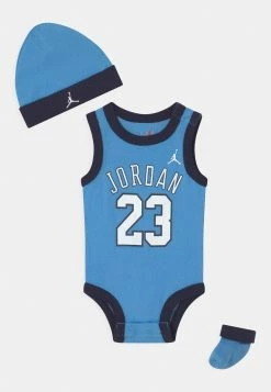 Les meilleures critiques de 🤩 Jordan Prix Gelé 23 SET UNISEX - Débardeur accessoires basket-ball enfant 🥰 -Pas Cher Jordan Magasin 5cad1b99a7f741119a2c60c268a3813f
