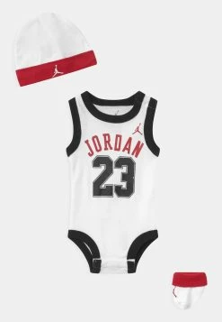 Meilleure affaire 💯 Jordan Prix Avantageux 23 SET UNISEX - Débardeur accessoires basket-ball enfant ❤️ 17 Meilleure affaire 💯 Jordan Prix Avantageux 23 SET UNISEX - Débardeur accessoires basket-ball enfant ❤️ -Pas Cher Jordan Magasin 5ec1a74de3db43ce957fc56f39d15af5 1