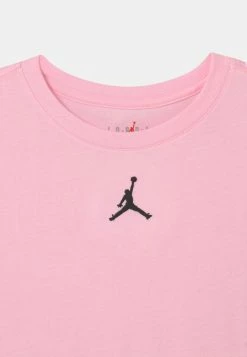 Remise ✨ Jordan ESSENTIALS TEE - T-shirt imprimé Qualité Fiable vêtements basket-ball enfant 💯 -Pas Cher Jordan Magasin 5f5a3c6f542f4b15a5e6f1f54c4c4d7b