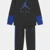 Meilleure vente 🤩 Jordan Meilleure qualité JUMPMAN CREW SET - Survêtement vêtements basket-ball enfant ✔️ -Pas Cher Jordan Magasin 73e107bee7e84774b25885f9d4d2424b