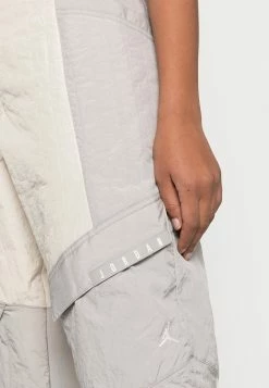 Offres 🎉 Qualité Supérieure Jordan COZY GIRL UTILITY PANT - Pantalon cargo pantalons haute femme 🔥 -Pas Cher Jordan Magasin 775858c2698346dcb16afa04353fbeec