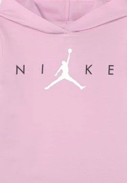 Le moins cher ❤️ Prix Distinctifs Jordan JUMPMAN BY NIKE SET - Survêtement vêtements basket-ball enfant ⭐ -Pas Cher Jordan Magasin 80b1992a7de649678b353a85bb5e2a9a