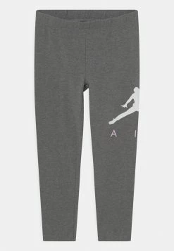 Le moins cher ❤️ Prix Distinctifs Jordan JUMPMAN BY NIKE SET - Survêtement vêtements basket-ball enfant ⭐ -Pas Cher Jordan Magasin 97250c5c233040bbad4b6bab262fbb53