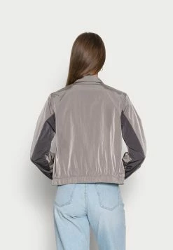 Meilleure affaire 🤩 Petit Prix Jordan ESSEN WOVEN - Veste légère vestes col à revers femme 💯 12 Meilleure affaire 🤩 Petit Prix Jordan ESSEN WOVEN - Veste légère vestes col à revers femme 💯 -Pas Cher Jordan Magasin 99027d21abd947d485557f51de0113e5