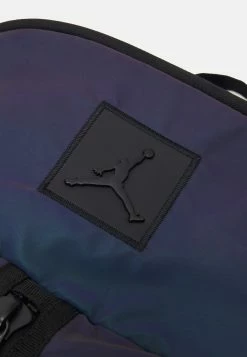 Le moins cher 👍 Jordan Prix De Rêve IRIDESCENT PACK UNISEX - Sac à dos sacs et bagages basket-ball 🧨 -Pas Cher Jordan Magasin 9d35bb6644bf40a6a034c299172c9cab