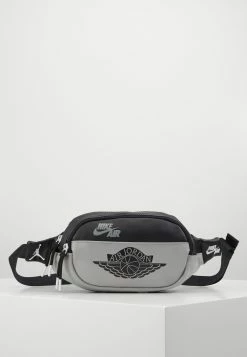 Meilleur prix 💯 Jordan Prix Accessible CROSSBODY - Sac banane sacs basket-ball homme ✨ 13 Meilleur prix 💯 Jordan Prix Accessible CROSSBODY - Sac banane sacs basket-ball homme ✨ -Pas Cher Jordan Magasin a9367f25c150496f9407f9571d818229