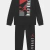 Les meilleures critiques de 🔔 Jordan En Remise AIR GRAPHIC CREW SET - Survêtement vêtements basket-ball enfant 🔔 -Pas Cher Jordan Magasin b2e238eff03b4892974410607e47fe41
