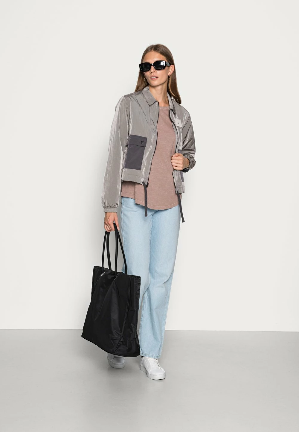 Meilleure affaire 🤩 Petit Prix Jordan ESSEN WOVEN - Veste légère vestes col à revers femme 💯 4 Meilleure affaire 🤩 Petit Prix Jordan ESSEN WOVEN - Veste légère vestes col à revers femme 💯 – Image 2