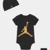 Les meilleures critiques de 🎉 Bon Rapport Coût-Efficacité Jordan JUMPMAN SET UNISEX - T-shirt imprimé accessoires basket-ball enfant 😉 -Pas Cher Jordan Magasin b7274d640eac4758af414af30cf36cc4 2