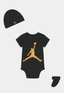 Meilleure affaire ⭐ Prix Dégriffé Jordan JUMPMAN SET UNISEX - T-shirt imprimé accessoires basket-ball enfant ✨ -Pas Cher Jordan Magasin b7274d640eac4758af414af30cf36cc4 3