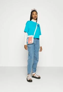 Sortie ⌛ Prix Sympa Jordan ESSEN BOXY TEE - T-shirt basique t-shirts et tops col rond femme 👏 -Pas Cher Jordan Magasin c907eada788b43b68ca524cf15c0beef