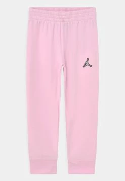 Acheter ❤️ Soldes Jordan ESSENTIALS SET - Survêtement vêtements basket-ball enfant 🎉 -Pas Cher Jordan Magasin d0a51f9832d34b9faf743d05fab8b4d5