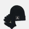 De gros 🤩 Prix Avantageux Jordan JUMPMAN PATCH BEANIE SET UNISEX - Gants accessoires basket-ball 🌟 -Pas Cher Jordan Magasin d9b4b3492d5b4e2e8a24b304596b2eed