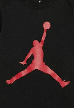 Meilleur prix ⌛ Jordan JUMPMAN SET UNISEX - T-shirt imprimé Prix Ourlé accessoires basket-ball enfant ✔️ -Pas Cher Jordan Magasin dad32d2f9aee4caab79440bd4a93ece6