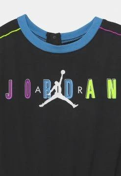 Offres 😀 Prix Aimable Jordan COLOR OUTSIDE THE LINES - Survêtement vêtements basket-ball enfant 🤩 -Pas Cher Jordan Magasin eaa8fb55e5d140a4a6aec645e2c62543